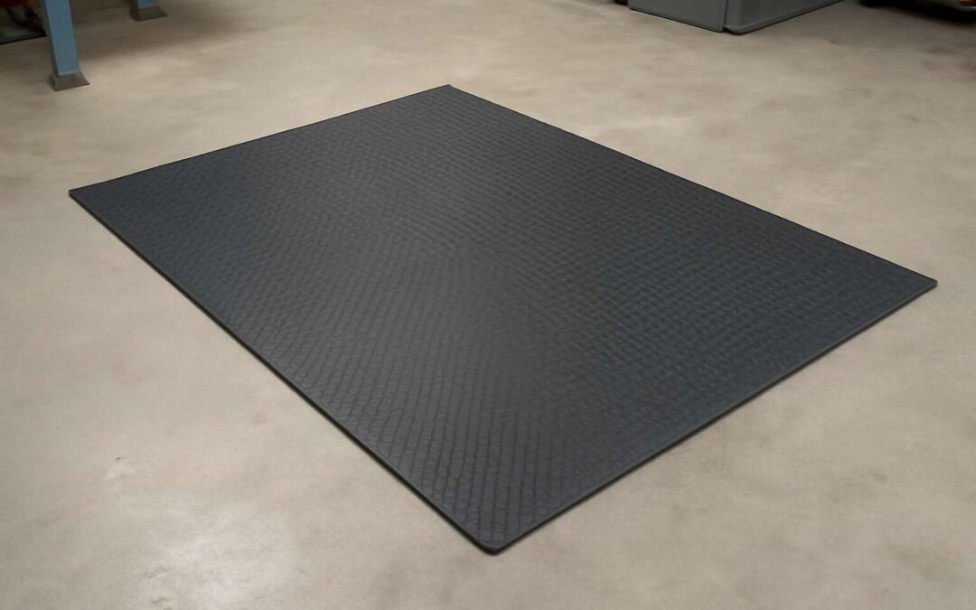 Non-slip rubber mat 6×4 for garage and gym floors, durable and easy to clean